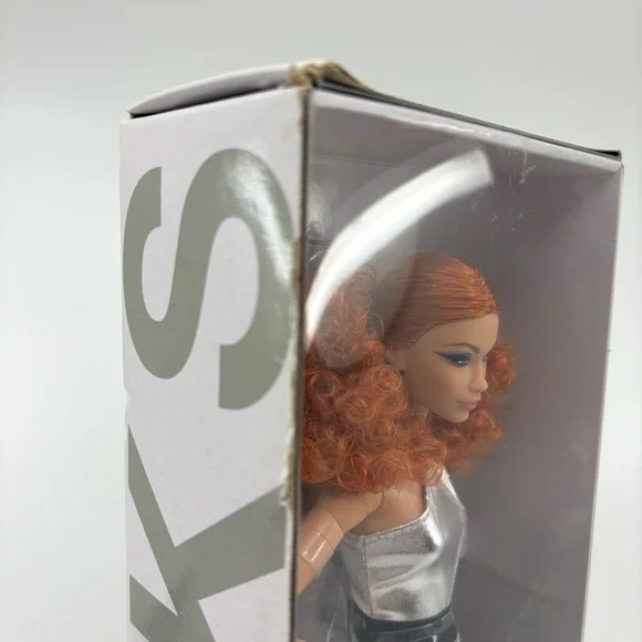 Barbie Signature Looks – Redhead Curly Hair – New (Box Damaged) - Picture 3 of 5
